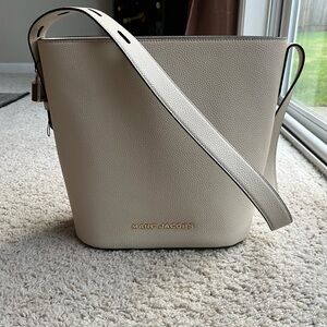 Brand New Women’s Large Marc Jacobs Bucket Purse Marshmellow